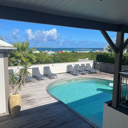 Villa Hanna — piscine et vue mer