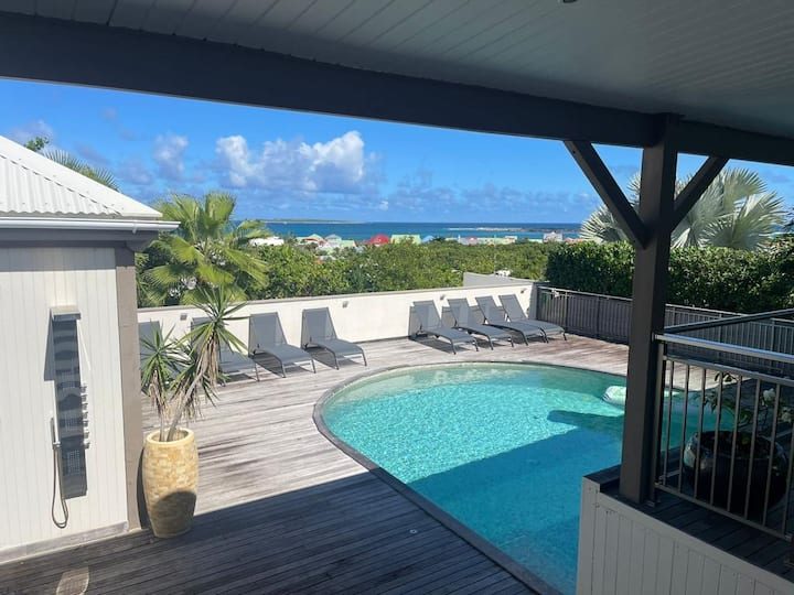 Villa Hanna — piscine et vue mer