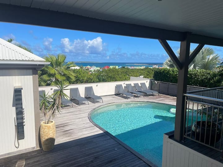 Villa Hanna — piscine et vue mer