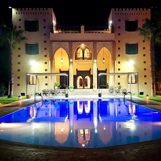 Kasbah Atfel — piscine en soirée
